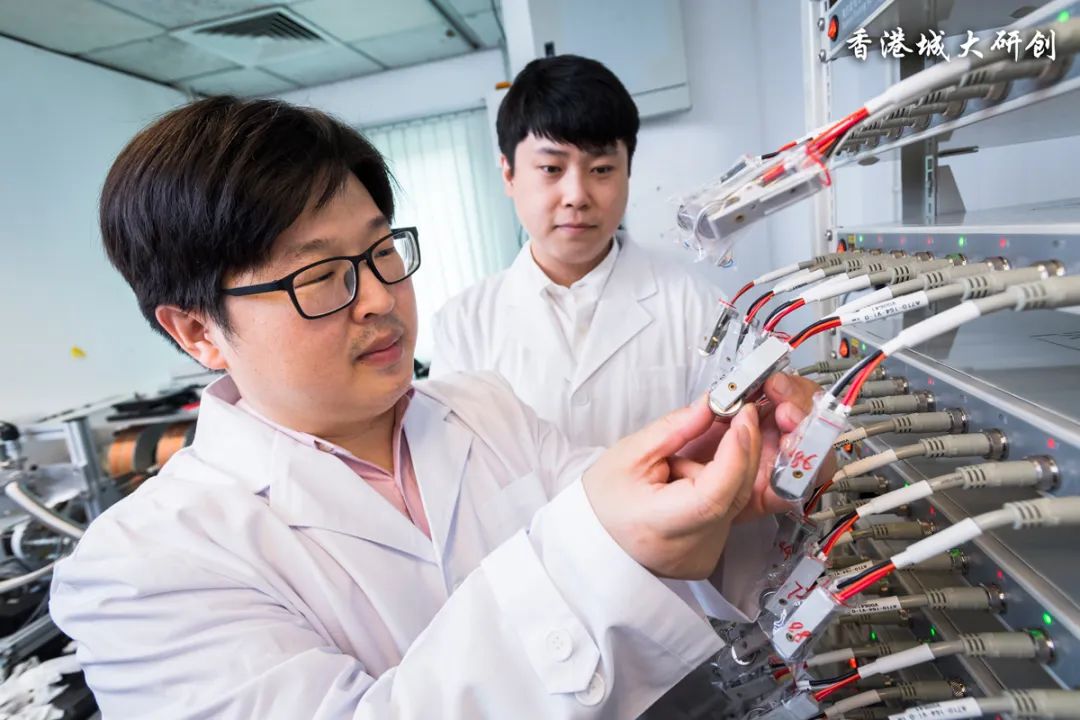 香港城大锂电池材料专家-6-深圳新威电池充放电测试系统